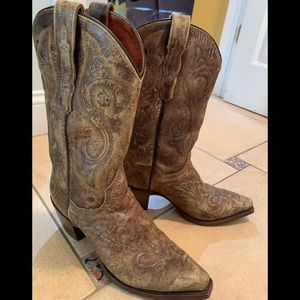 Dan post boots distressed